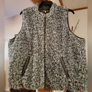 Maurices hunter Green sherpa vest Size 2